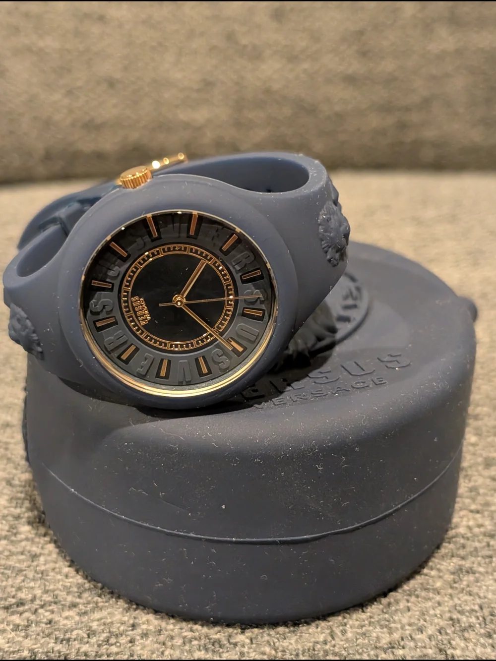 Versus Versace sleek round